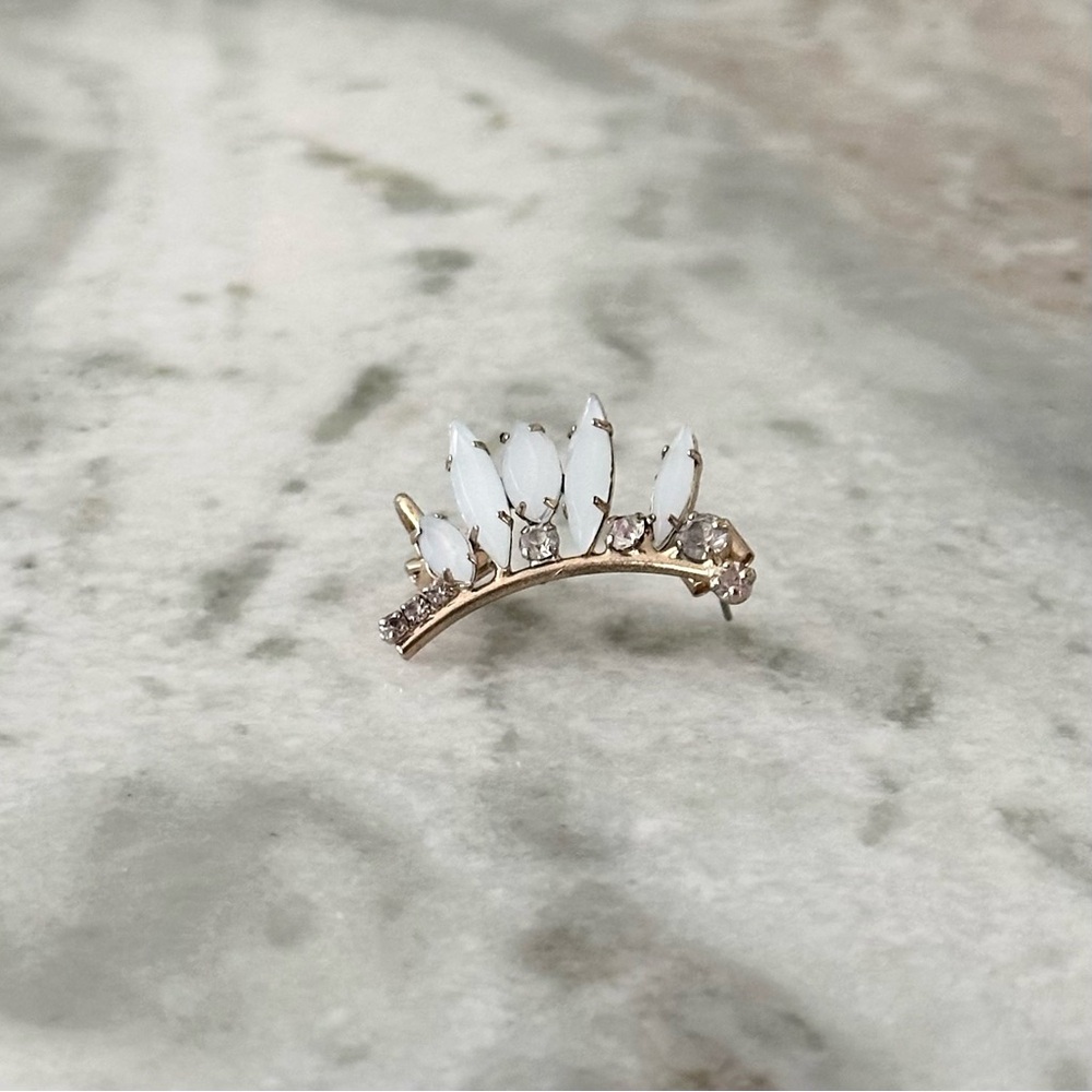 Sparkly Ear Cuff Gold & White Stones - Statement Earrings- Costume Jewelry - Picture 7 of 12